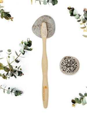 Бамбуковая экологичная зубная щетка с белой щетиной средней жесткости и плоской ручкой, Greencardamon, 1 шт