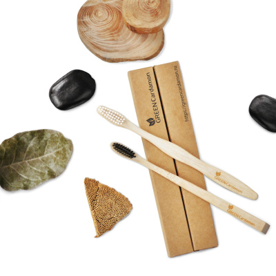 Бамбуковая экологичная зубная щетка с черной щетиной средней жесткости, Greenсardamon, 1 шт