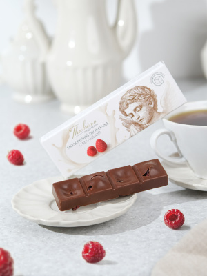 Молочный шоколад без добавления сахара с малиной, Theobroma, 30 гр