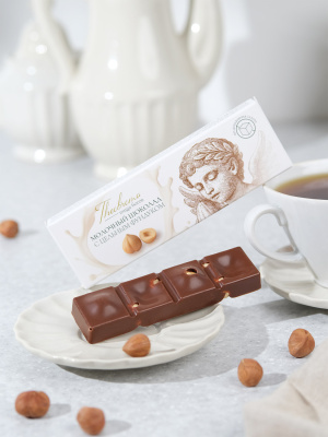 Молочный шоколад без добавления сахара с цельным фундуком, Theobroma, 30 гр